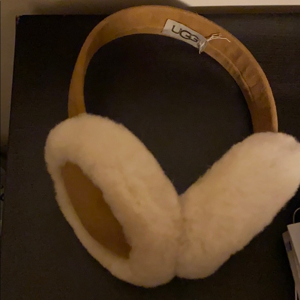 UGG woman’s earmuffs